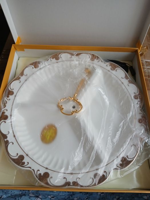 Продам менажницу новую