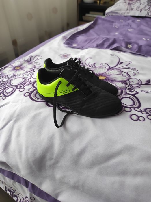 Adidași cu crampoane mărimea 36