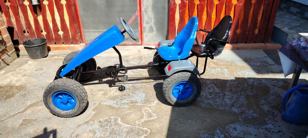 De vânzare kart cu pedale pt copii și adulți