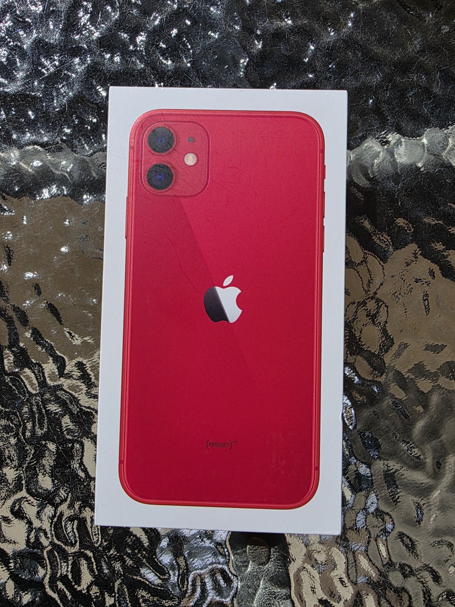 iPhone 11 RED 128GB.  В добро състояние. Батерия 80%