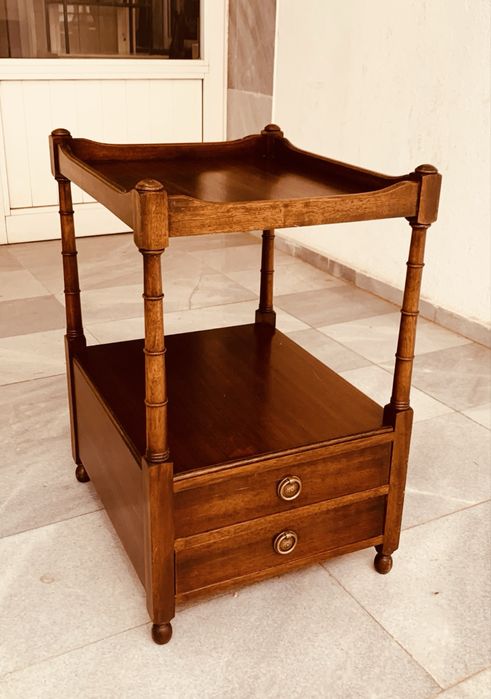 Антикварна масичка / нощно шкафче – масивно дърво, около 1900–1930 г.