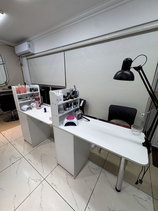 Маникюрный столик, стулья