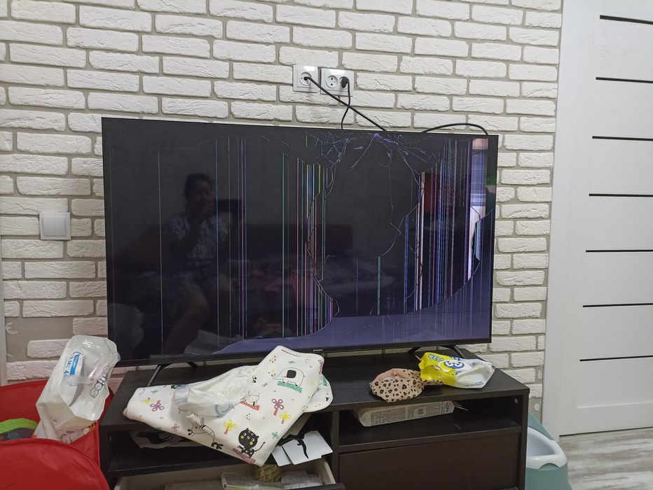 Телевизор Shivaki 55" (требуется ремонт дисплея)