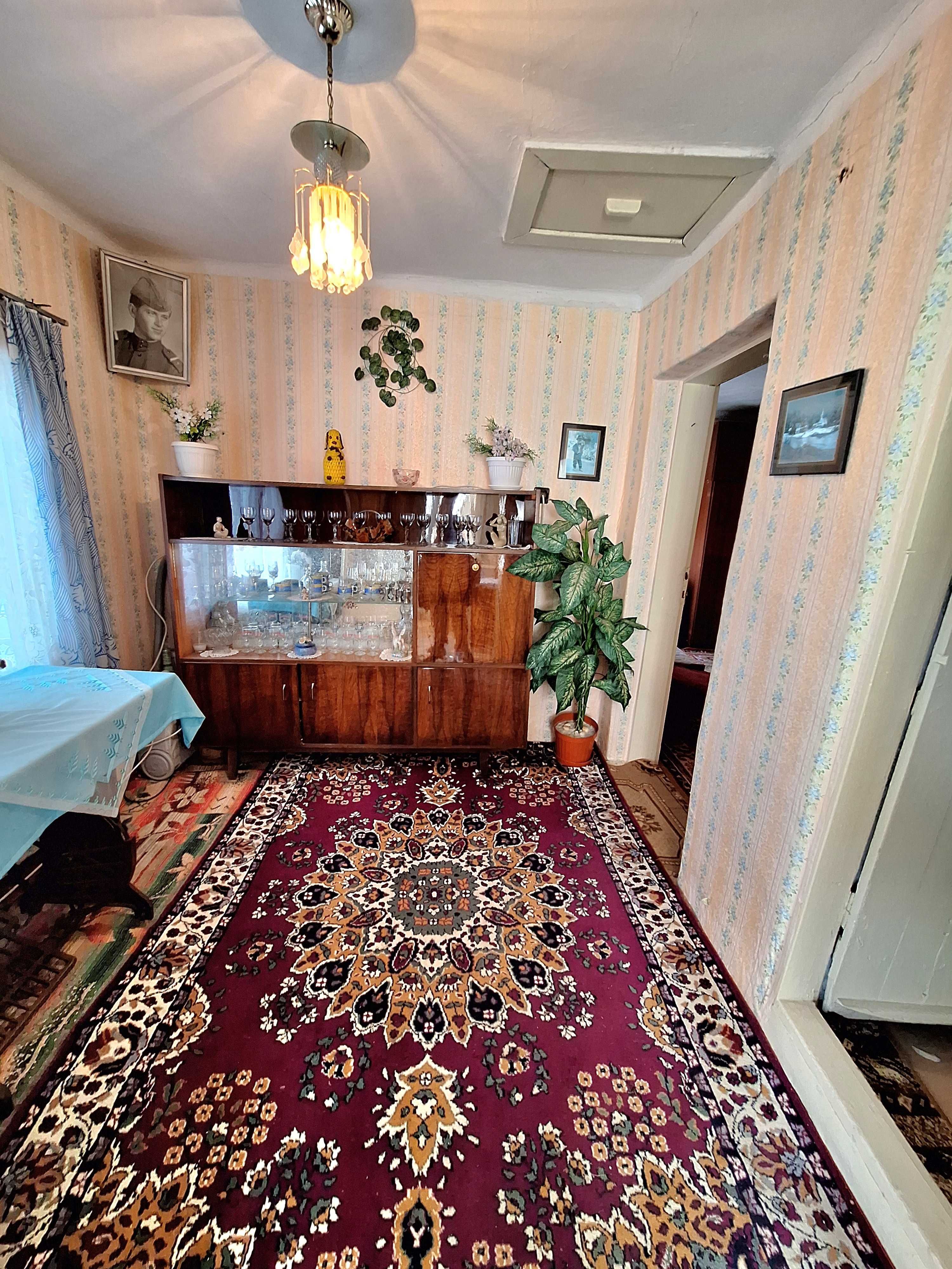 Къща със собствено дворно място