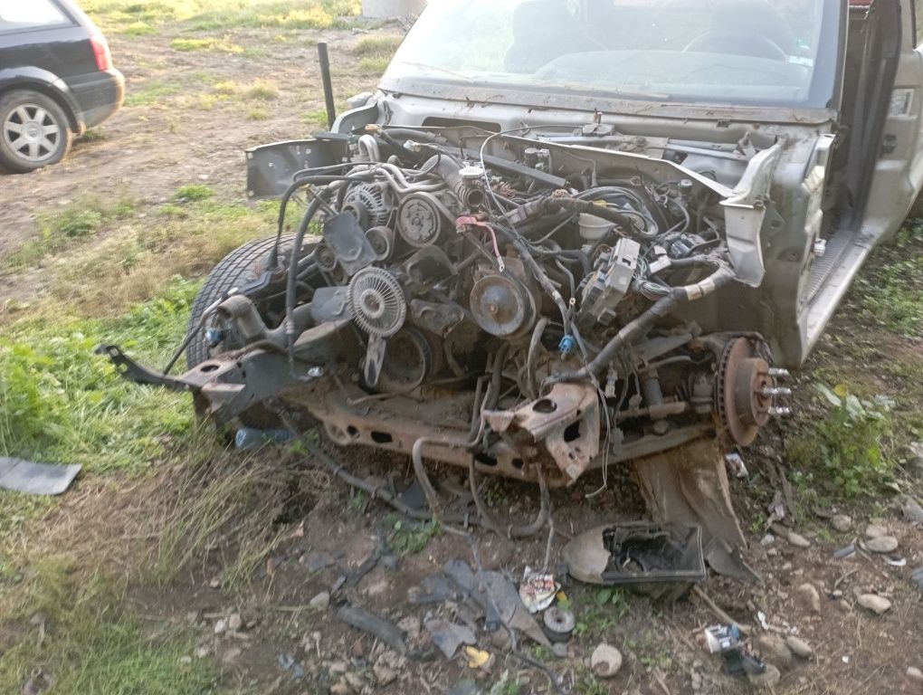 Dodge Dakota на части