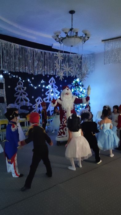 Дед Мороз и Снегурочка уже спешат к Вам!!!