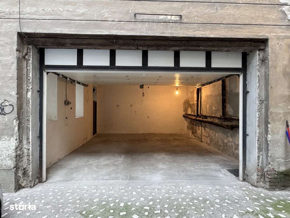 Garaj ultracentral in Palatul Neumann din Arad