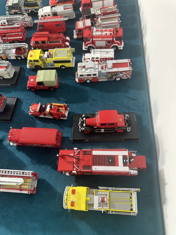 Vand 26 masini de pompieri Amer Colection