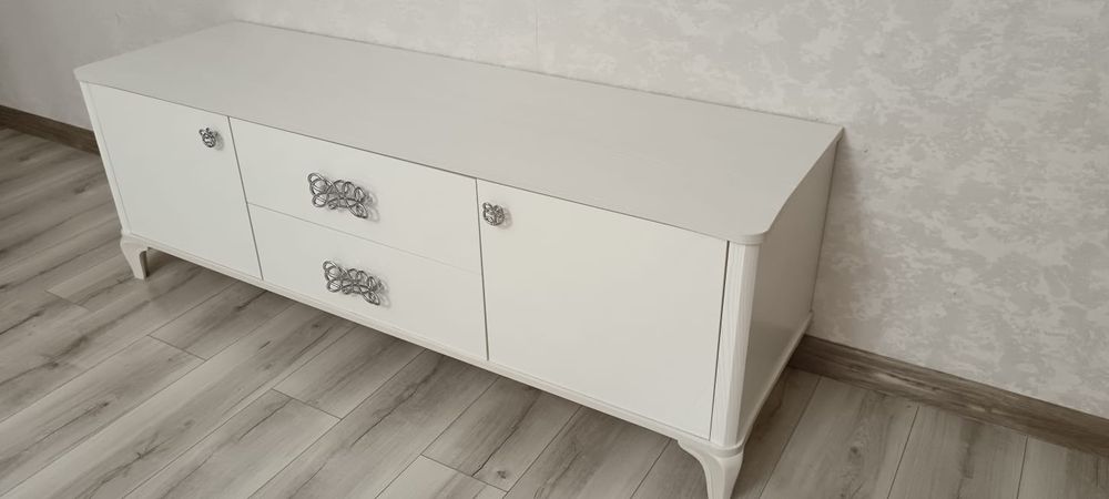 Продам тумбу под телевизор