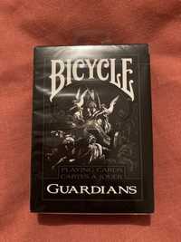 Pachet carti de joc Bicycle Guardians editie limitata