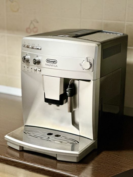 Aparat de cafea Espressor DeLonghi Magnifica