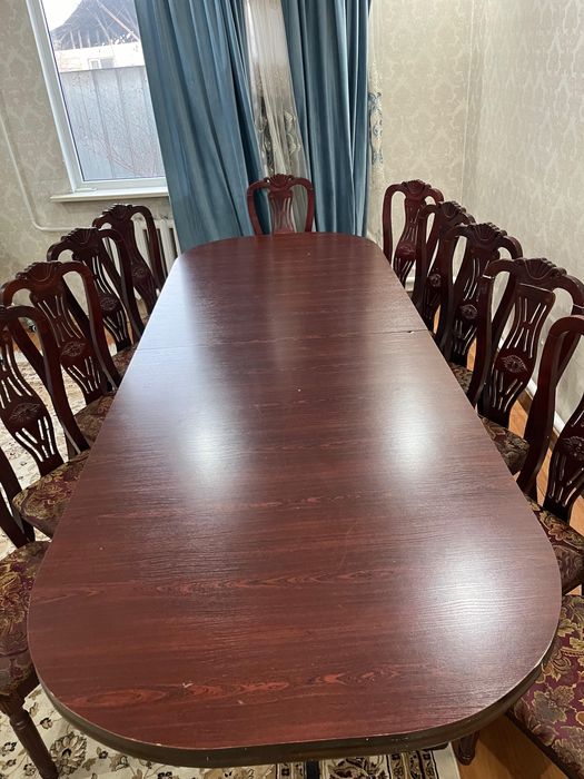 Стол со стульями