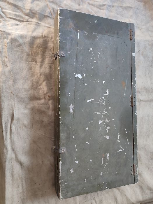 Инструментальный ящик в авто.