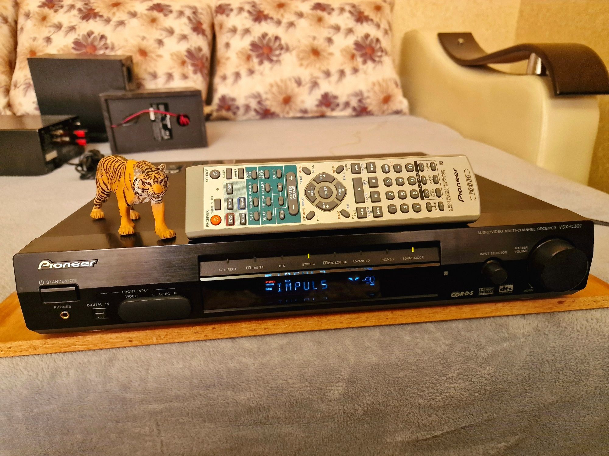 Pioneer VSX-C301-K. Receiver A/V 5.1. Slim și elegant. Sunet top.