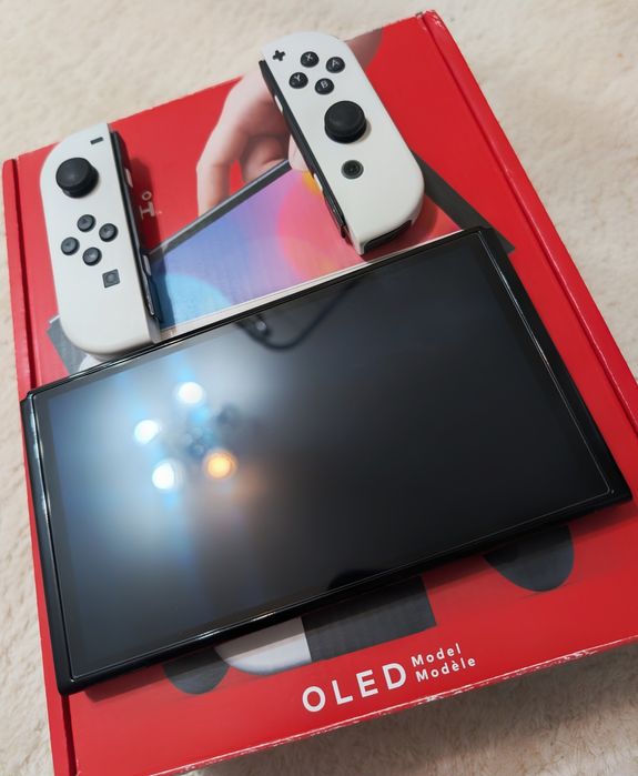 Продам Nintendo Switch OLED