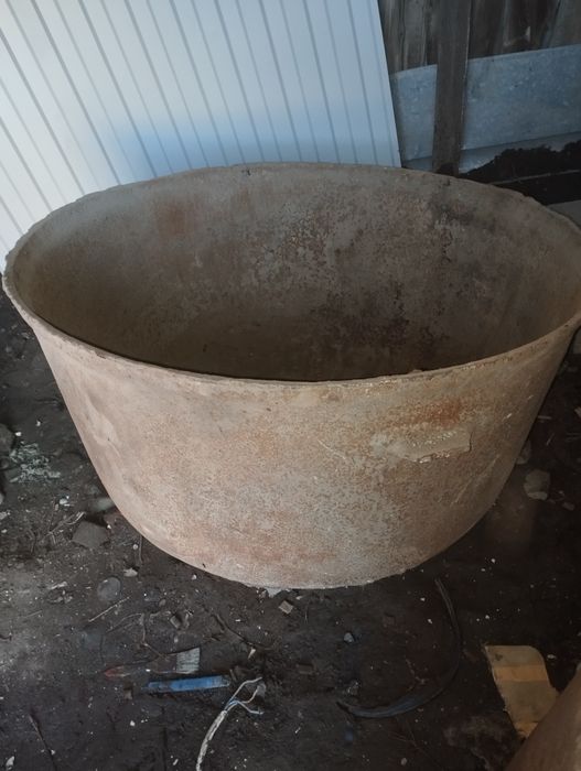 Большой чугунный казан