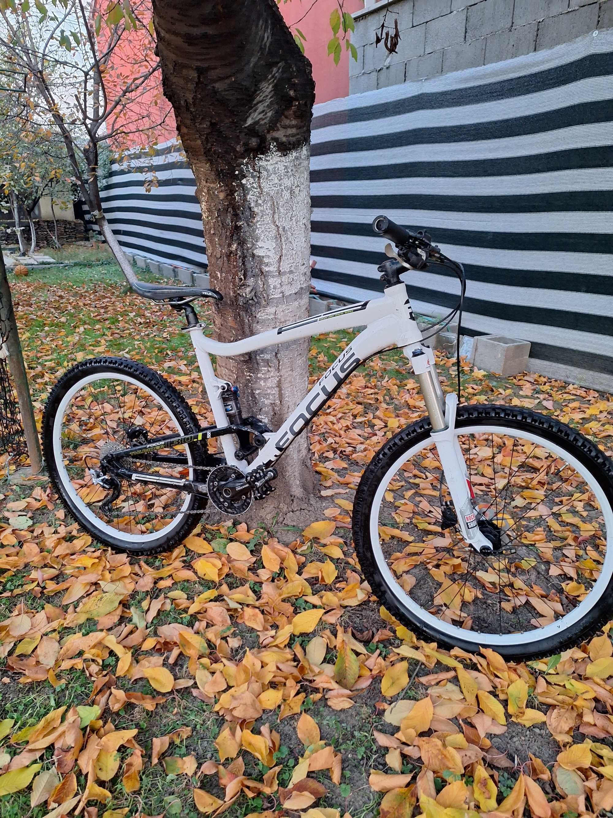 Bicicleta full suspension Focus Thunder 130.1, 26"