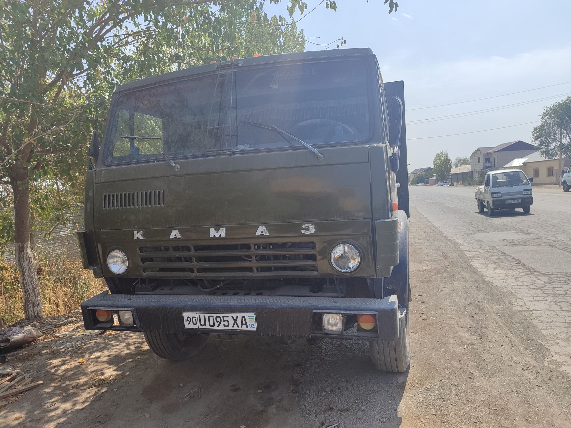 Грузовой КамАЗ площадка