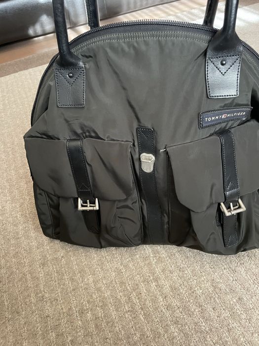 Geanta voiaj Tommy Hilfiger.