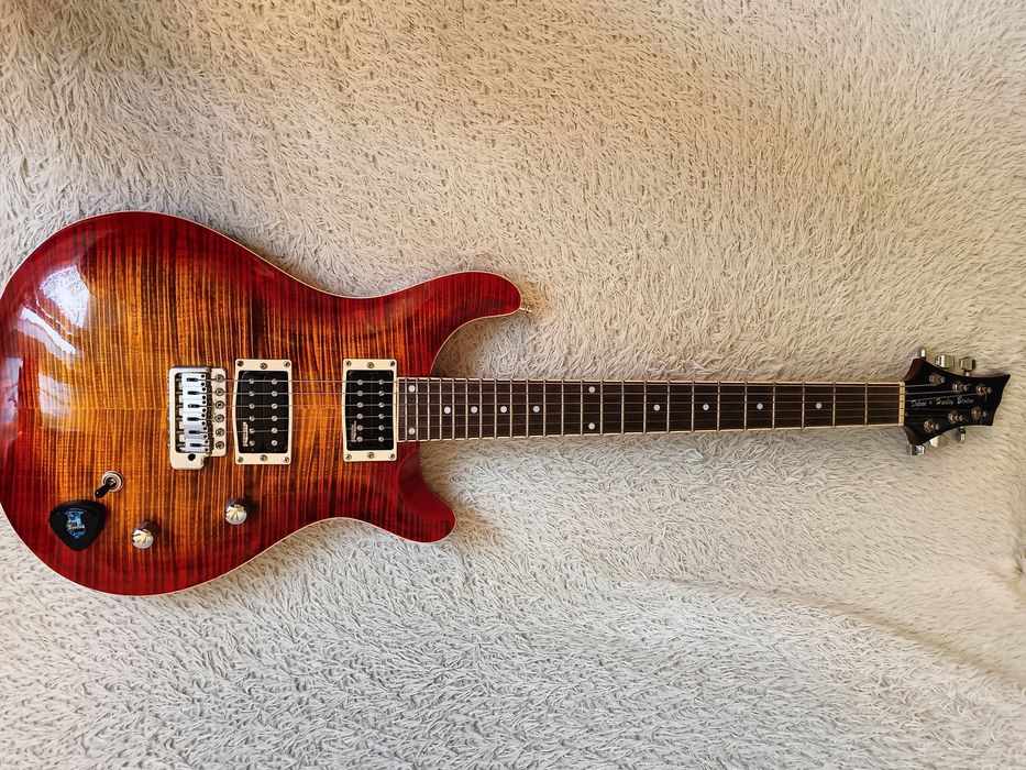 Продам электрогитару.