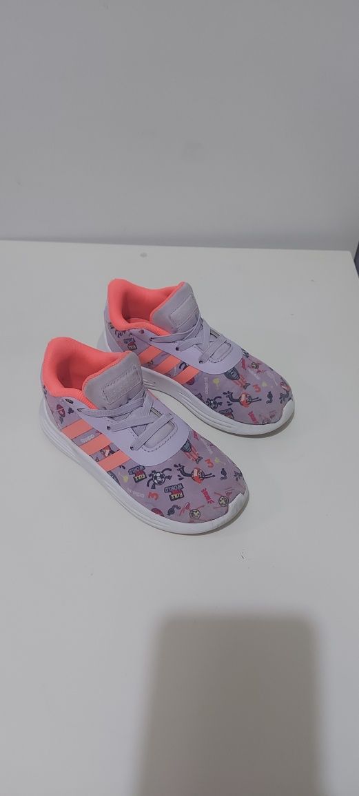 Детски маратонки ADIDAS  размер 26