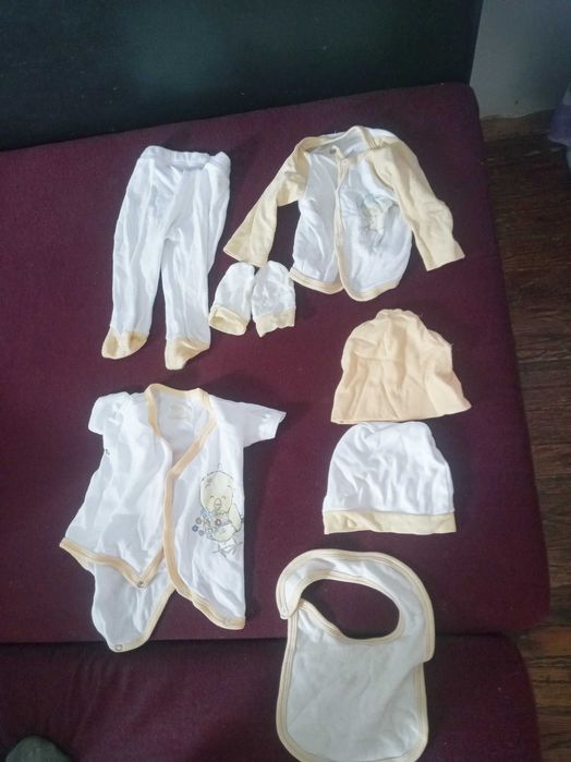 бебешки дрешки ,обличани са само на изписването