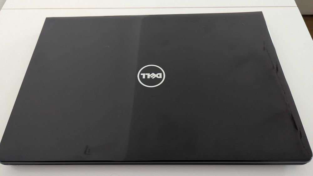 Dell Inspiron 5558 – i3, 4GB RAM – merge doar la priză, se mișcă greu