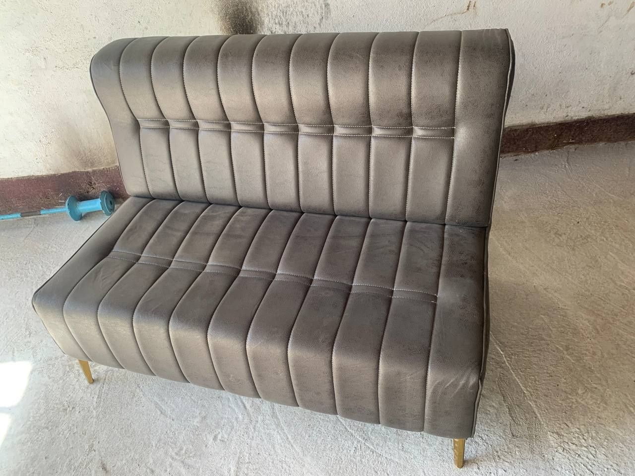 Sotiladi kafe uchun divan