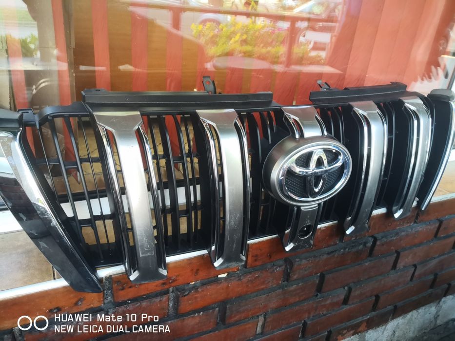 Оригинална решетка за Тойота Ленд Круйзер модел 150