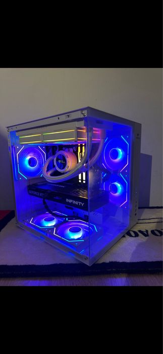 Игровой системный блок и монитор