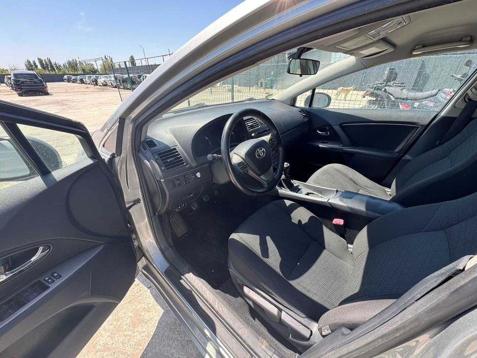 Dezmembram Toyota Avensis 2009 berlina / sedan 1.8