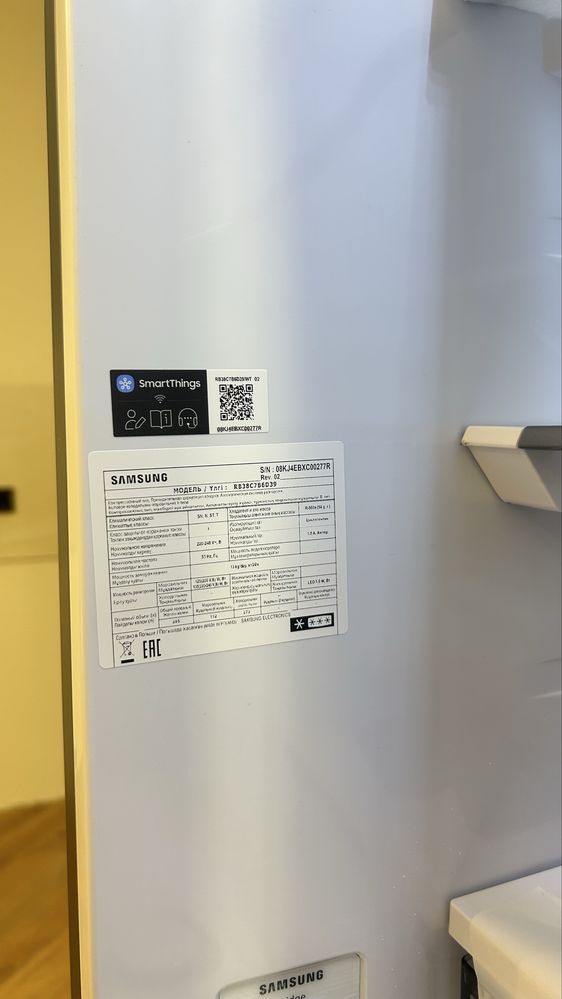 Продам новый холодильник Samsung RB38C7B6D39 бежевый