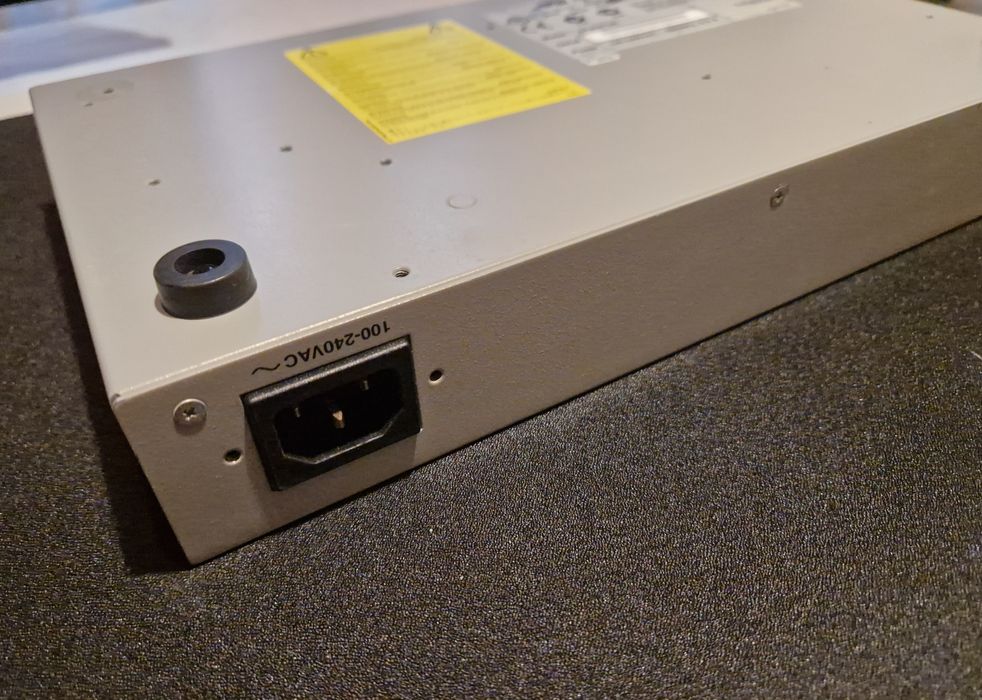 Switch 24 porturi LAN Allied Telesyn AT-FS724L