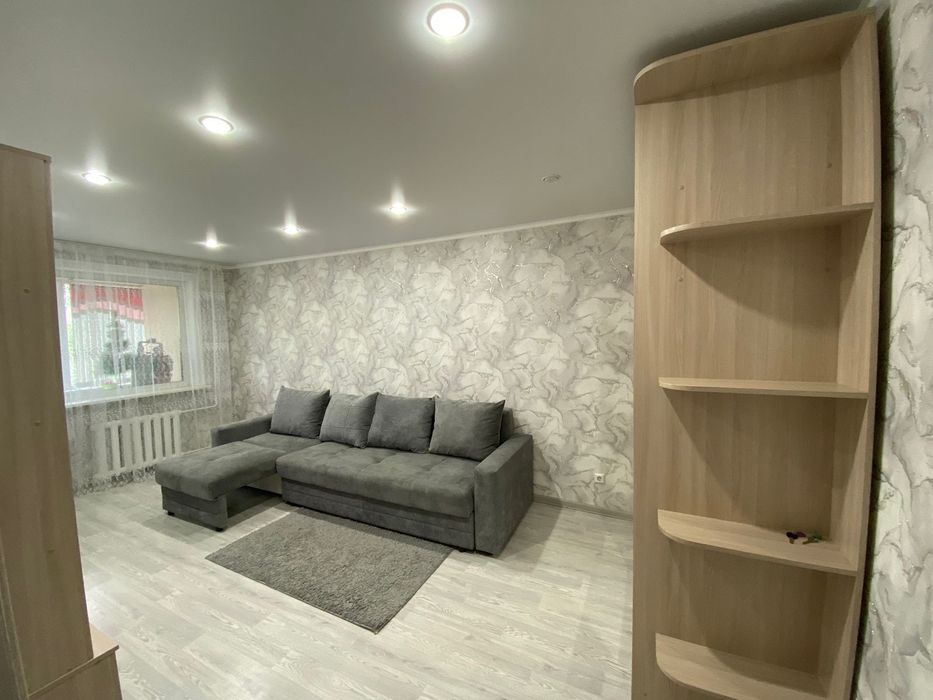 Продам 1 комнатную квартиру с мебелью, центр, 4 этаж.