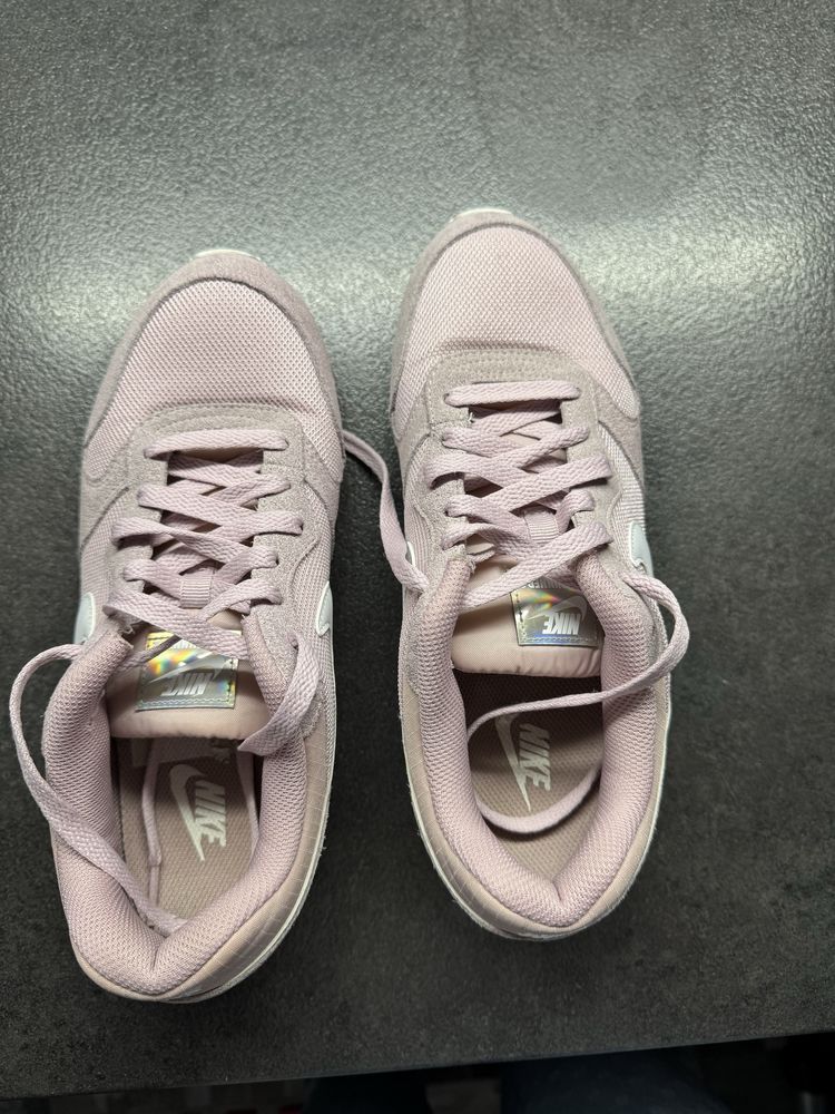 Дамски маратонки Nike