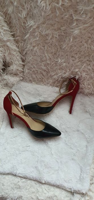 Pantofi eleganți mărimea 40 cu toc 10 cm aprox.