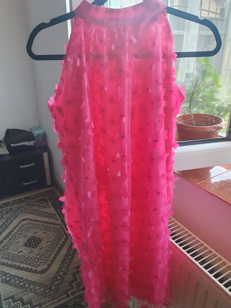 Rochie eleganta roz cu fluturasi