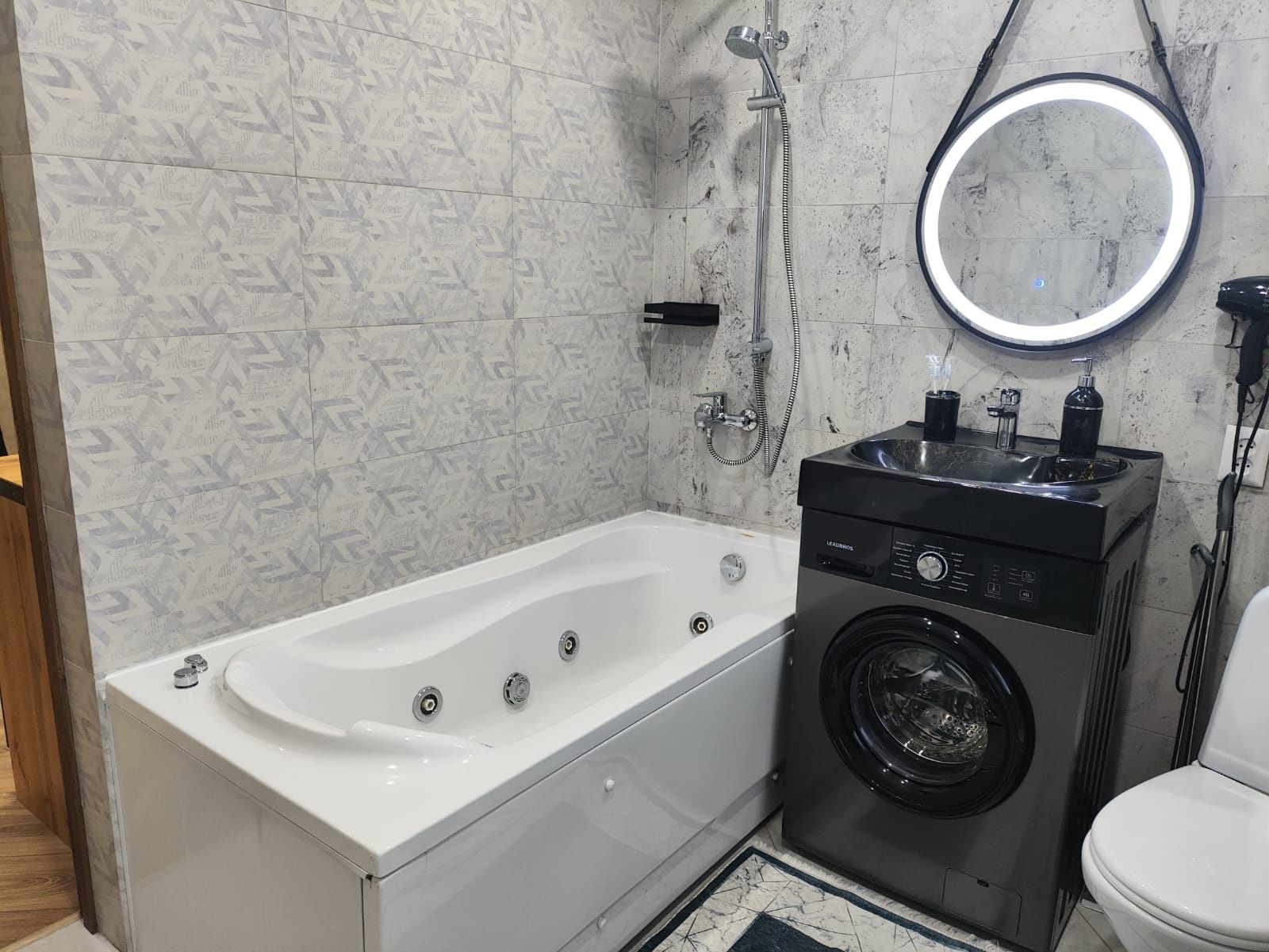 Сдам 2х комн. кв. *VIP* класса, все условия.