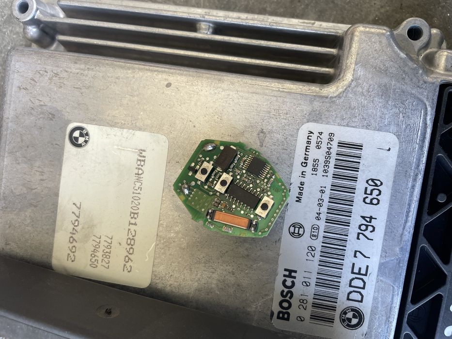 Calculator ecu + cas BMW e60 e61 525d 177 cp automat