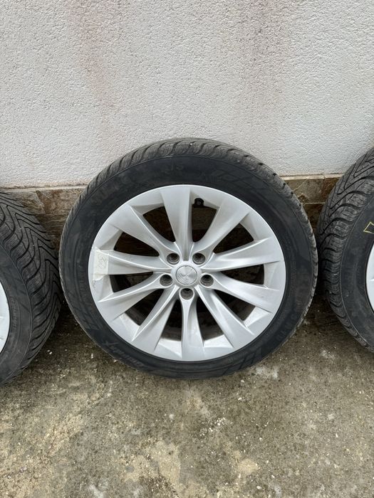 Джанти с гуми за Tesla Model S