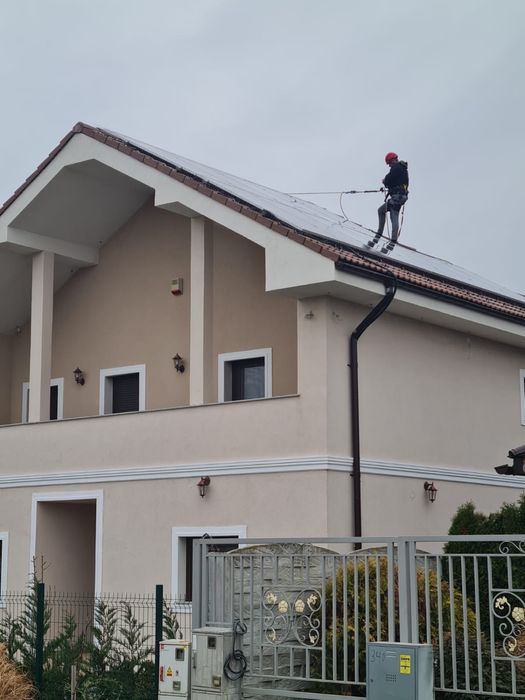 Spalare panouri fotovoltaice