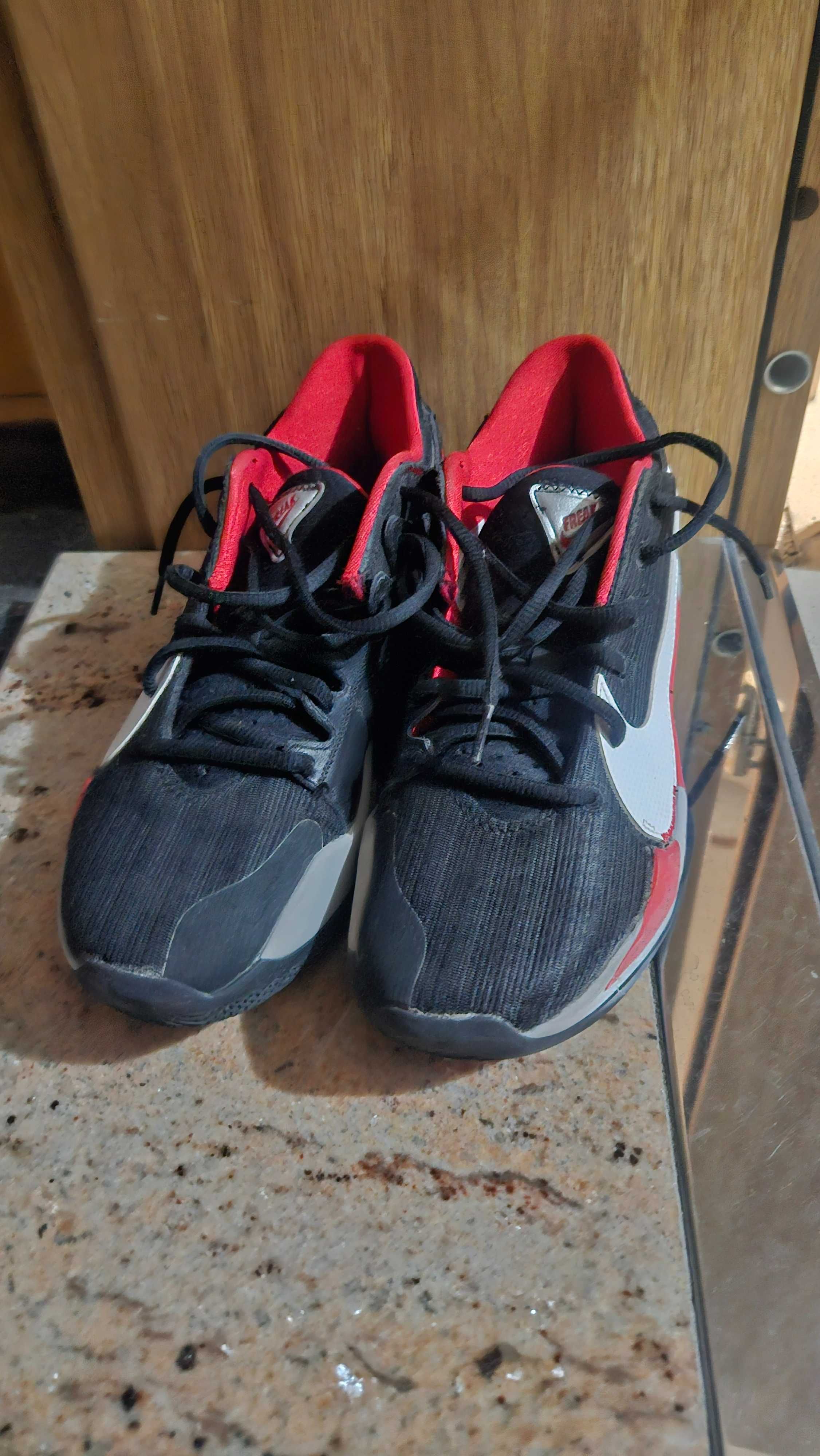 Маратонки за баскетбол Nike Air Zoom GT Cut 2