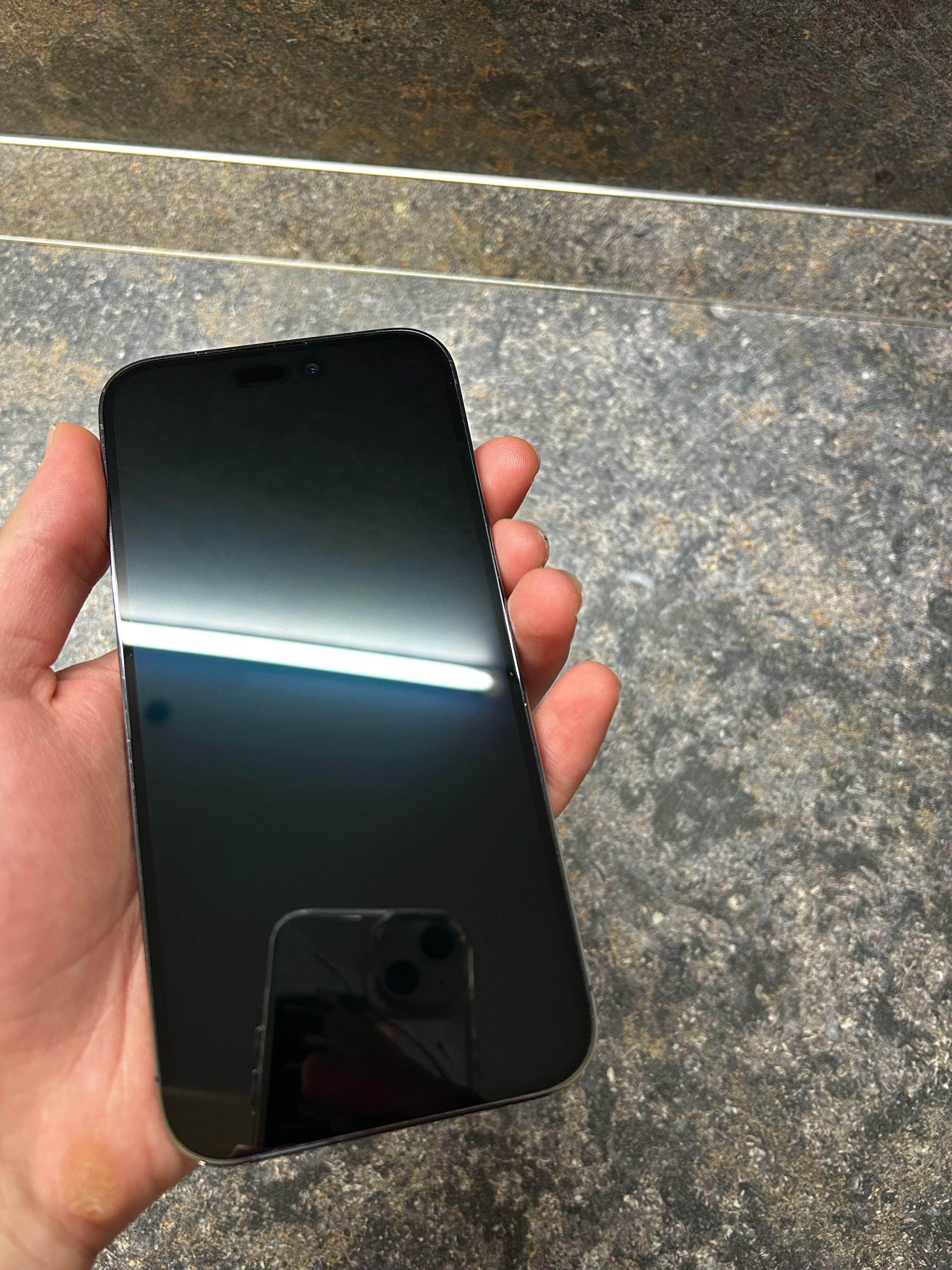 iPhone 14 Pro Max, 128GB в запазено визуално и техническо състояние.
