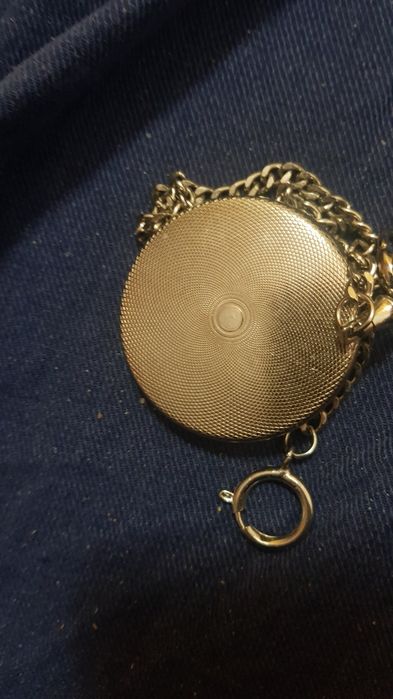 Джобен часовник роберт работи без грешка изпраща