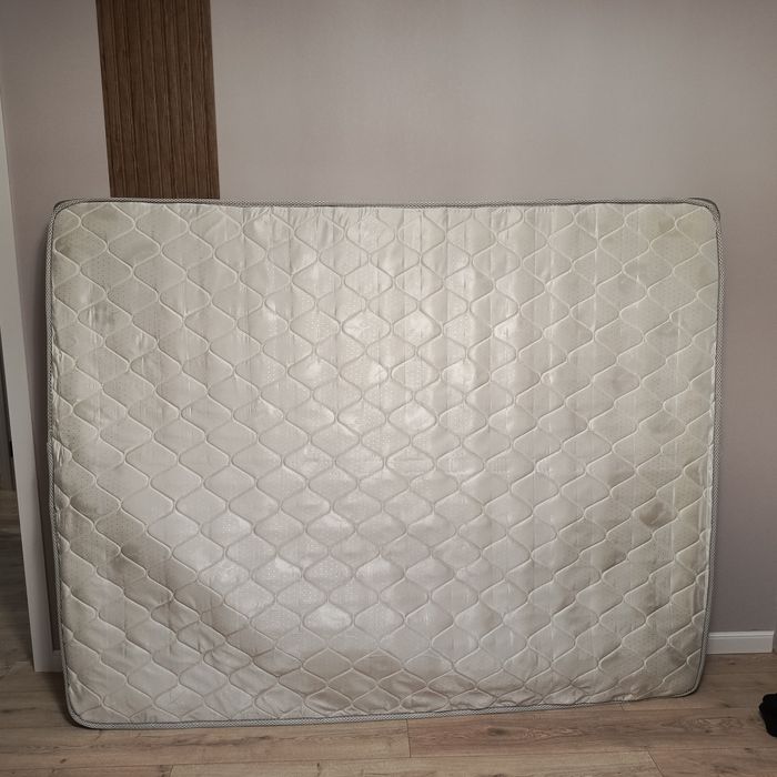 Матрас 160х200 б/у отдам даром