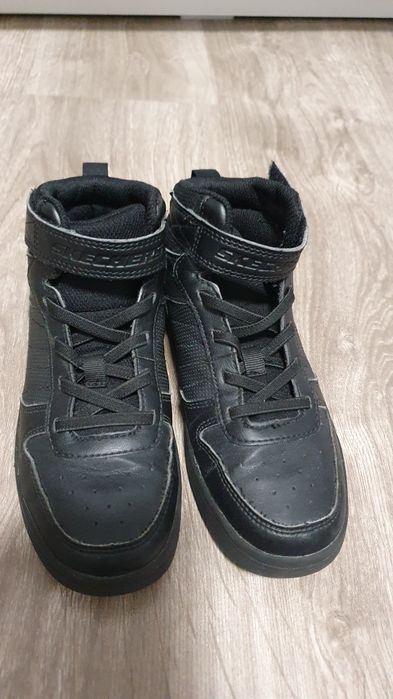 Adidasi skechers