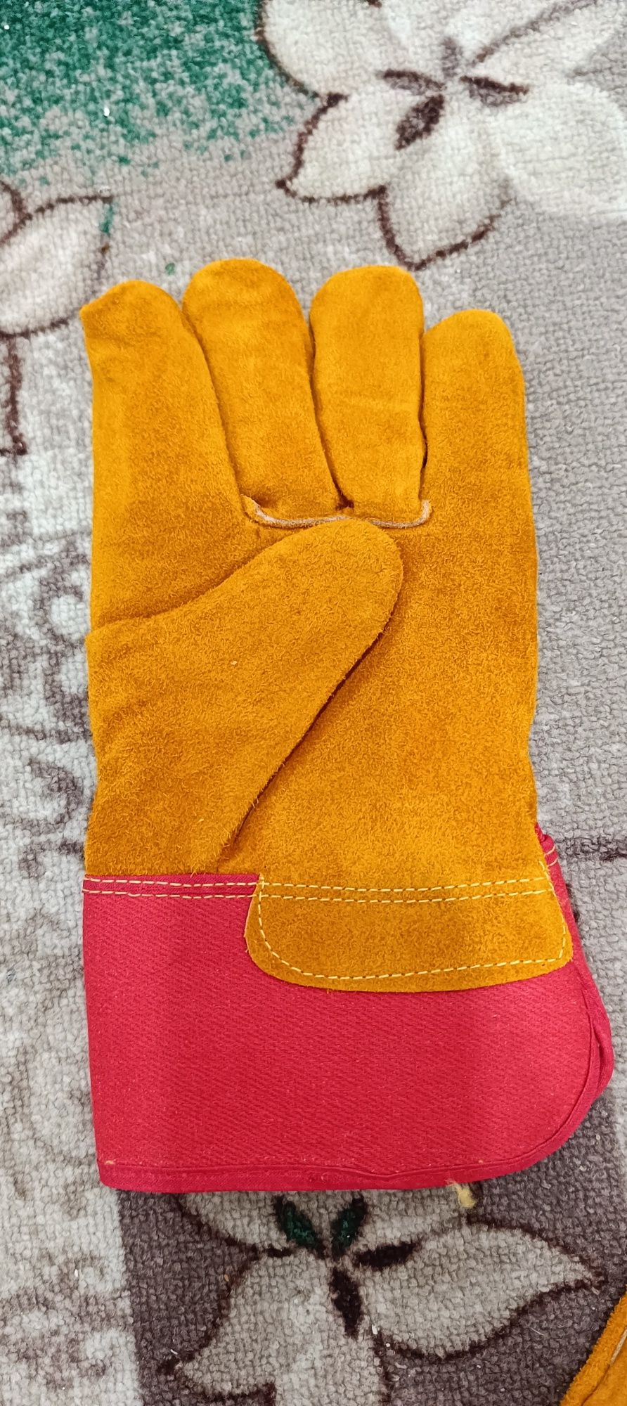 Продам перчатки сварочно монтажный зимний 10пар 1000 тг район Нурсити