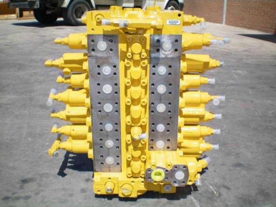 Distribuitor hidraulic Komatsu PC210LC-8 - Piese de schimb Komatsu