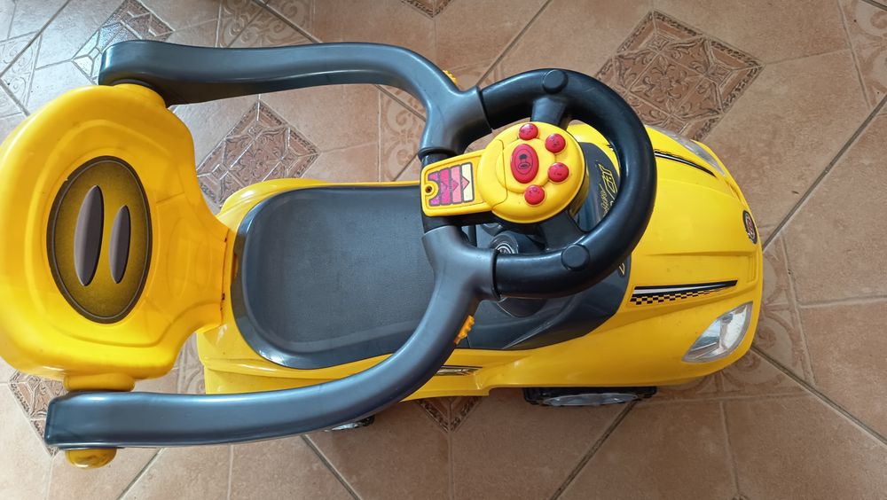 Mașinuță copii ce canta