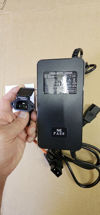 Incarcator scuter electric